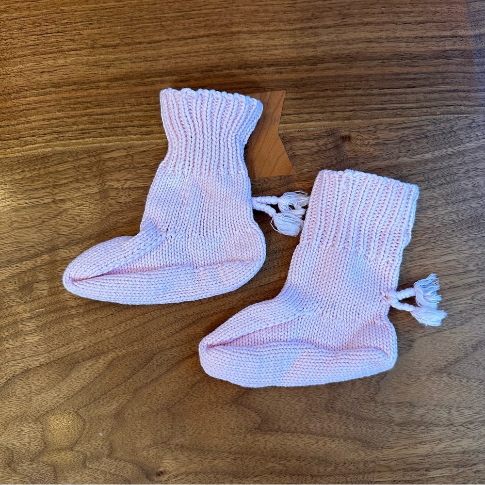 Pottery Barn Kids Knitted Light Pink Blanket, Hat And Socks. Size 6-12 M. - Picture 11 of 14